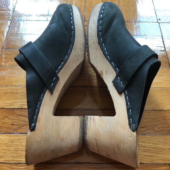 Swedish heeled leather and wood clog - Picture 6 of 8